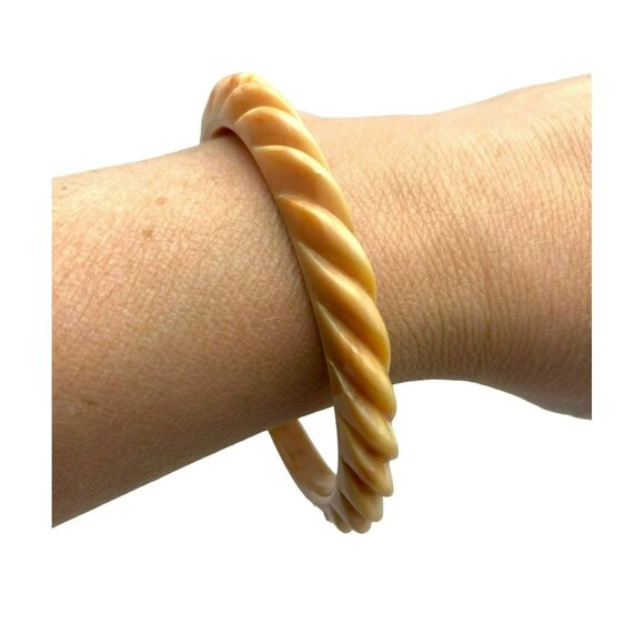 Lucite Jewelry - Vintage Peach Orange Lucite Round Scalloped Bangle Bracelet 3 1/4" diameter